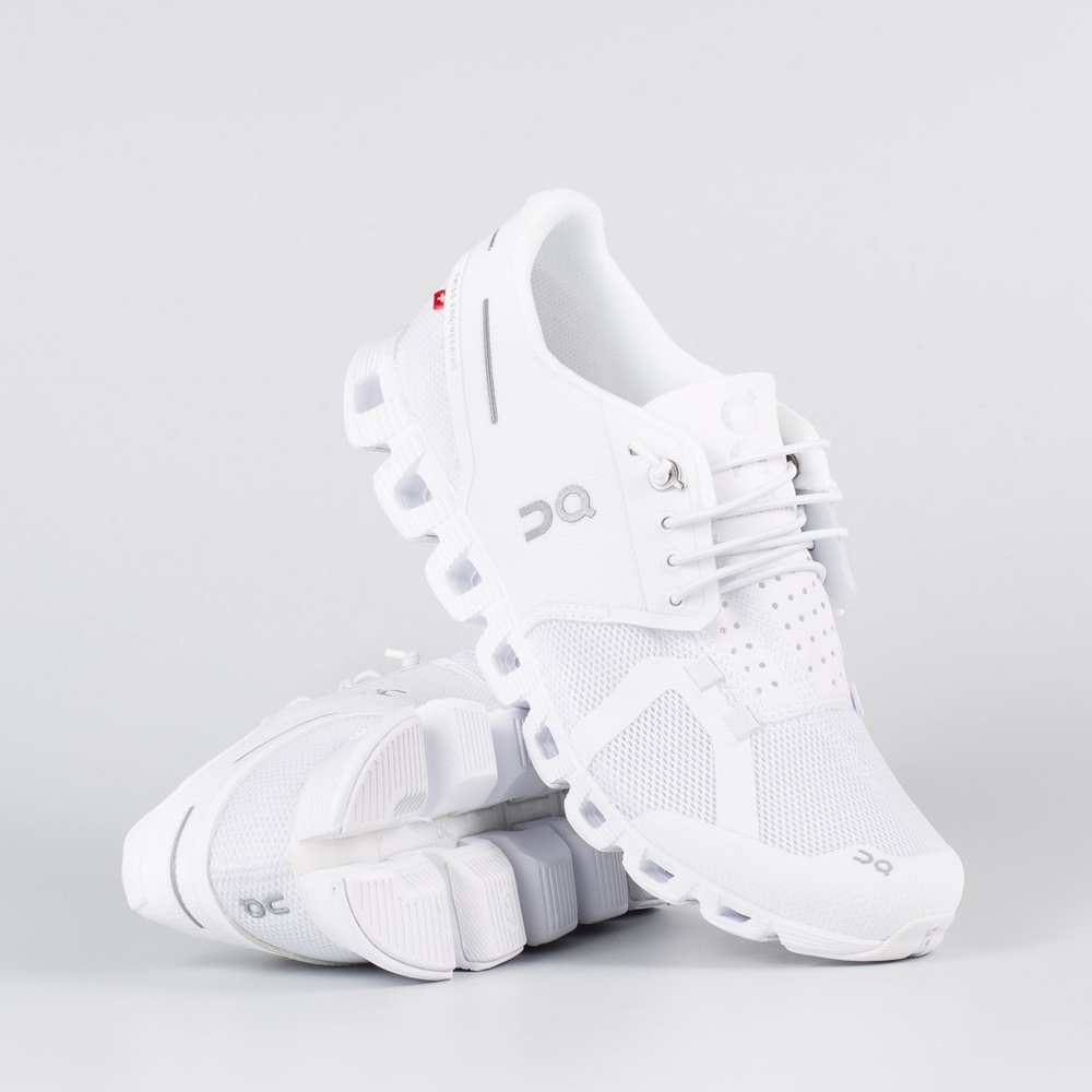 On Cloud sneakers in White - never worn !!!